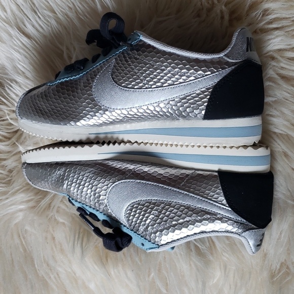 Nike cortez metallic hammered silver look with blue and black colourway 7.5w - Picture 5 of 7